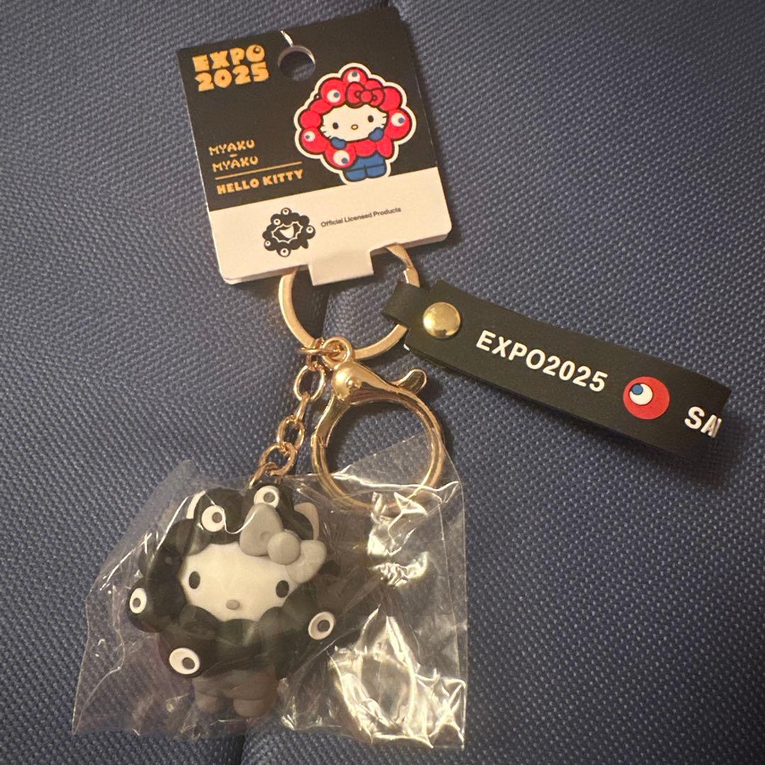［新品　未使用　期間限定出品］万博　ミャクミャク　黒キティ　コラボ　キーホルダー