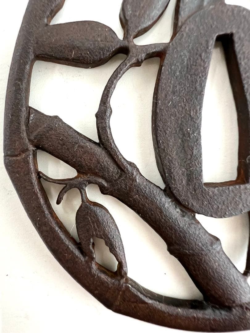 鉄製 鍔 竹と葉のデザイン 専用鍔桐箱付き　値下げ！