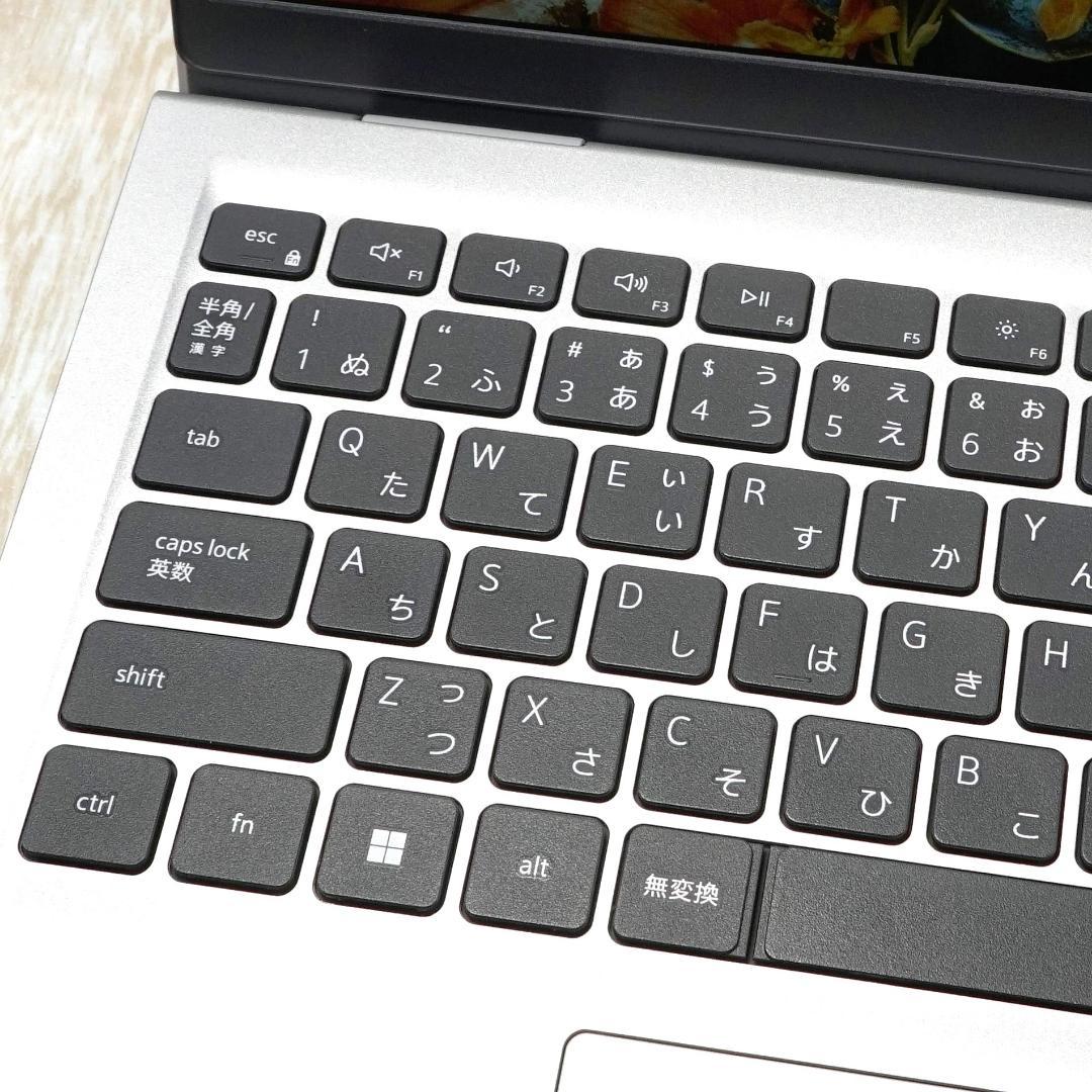 極美品の神速仕様✨１１世代コアｉ３に超高速ＳＳＤ＆大容量メモリ搭載✨フルＨＤ液晶