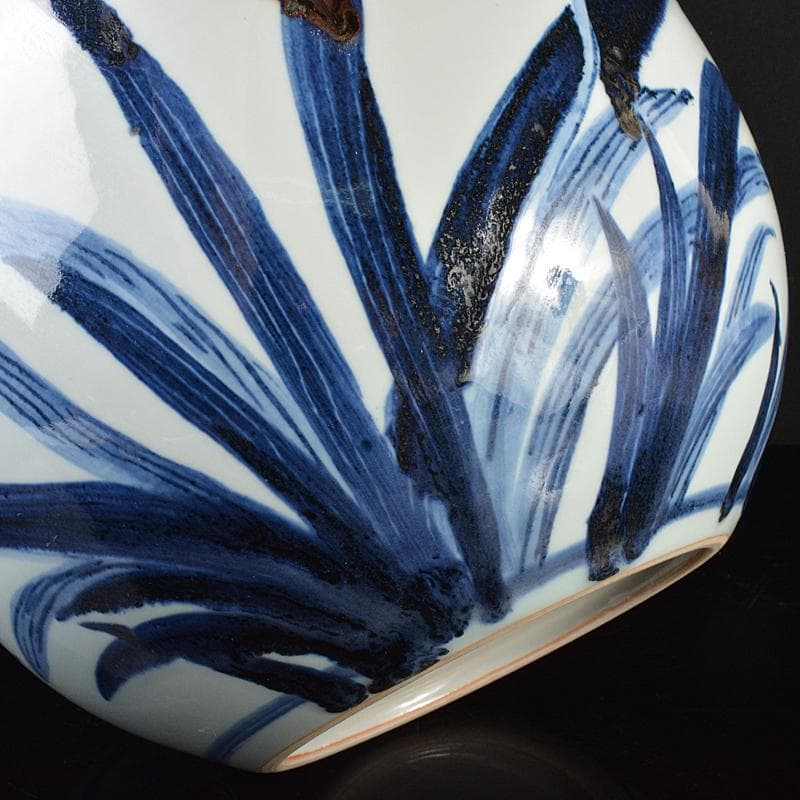 中国　景徳鎮　工芸美術師　許錫媽作　青花釉裏紅花蝶文瓶　證書付　G　R6191B