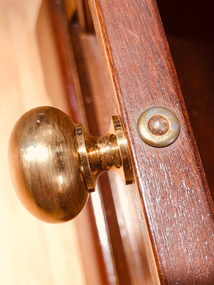 【米国アンティーク】vintageナイトテーブル／真鍮取っ手×ターンドレッグ