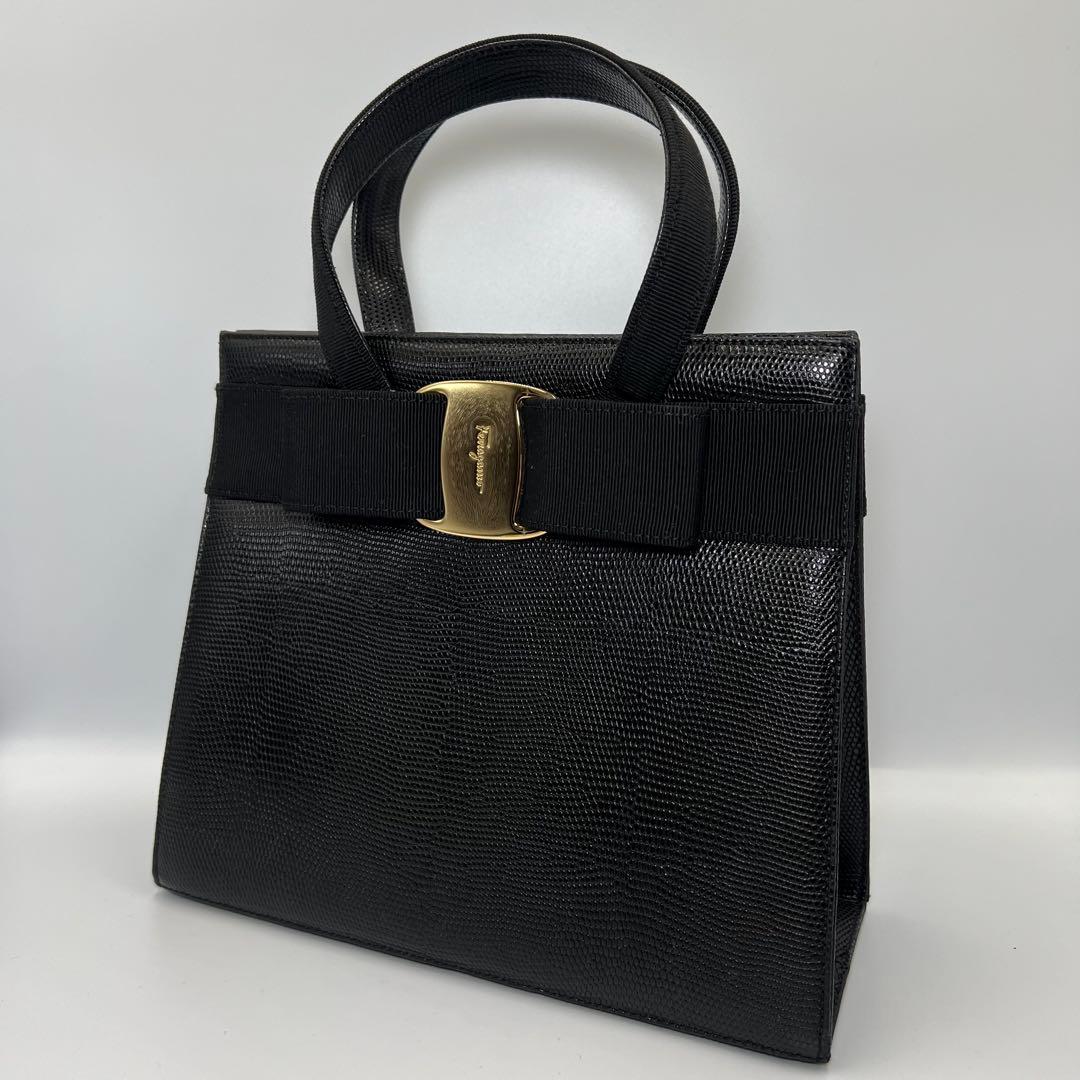 フェラガモ ヴァラ金具 型押し ハンドバッグ 黒 レザー ゴールド