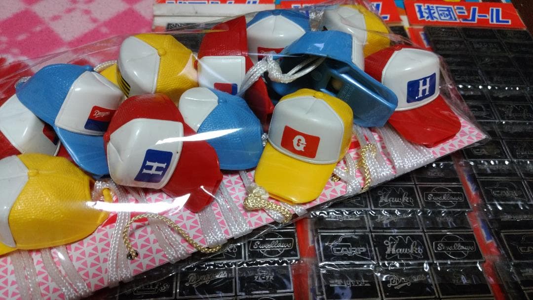 11.16【最終価格 昭和レトロ】球団シール＆笛型野球帽子＆球団バッジ