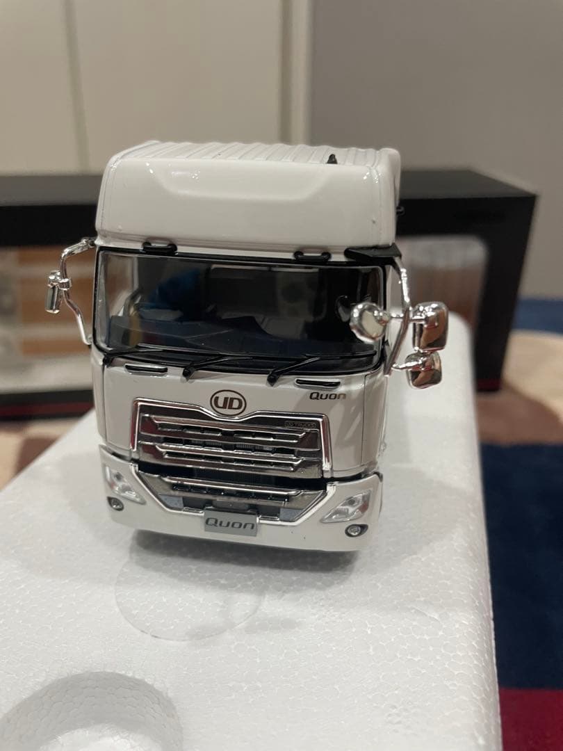 京商　1/43 UD Quon GW 6×4 重機運搬用セミトレーラ　おまけ付