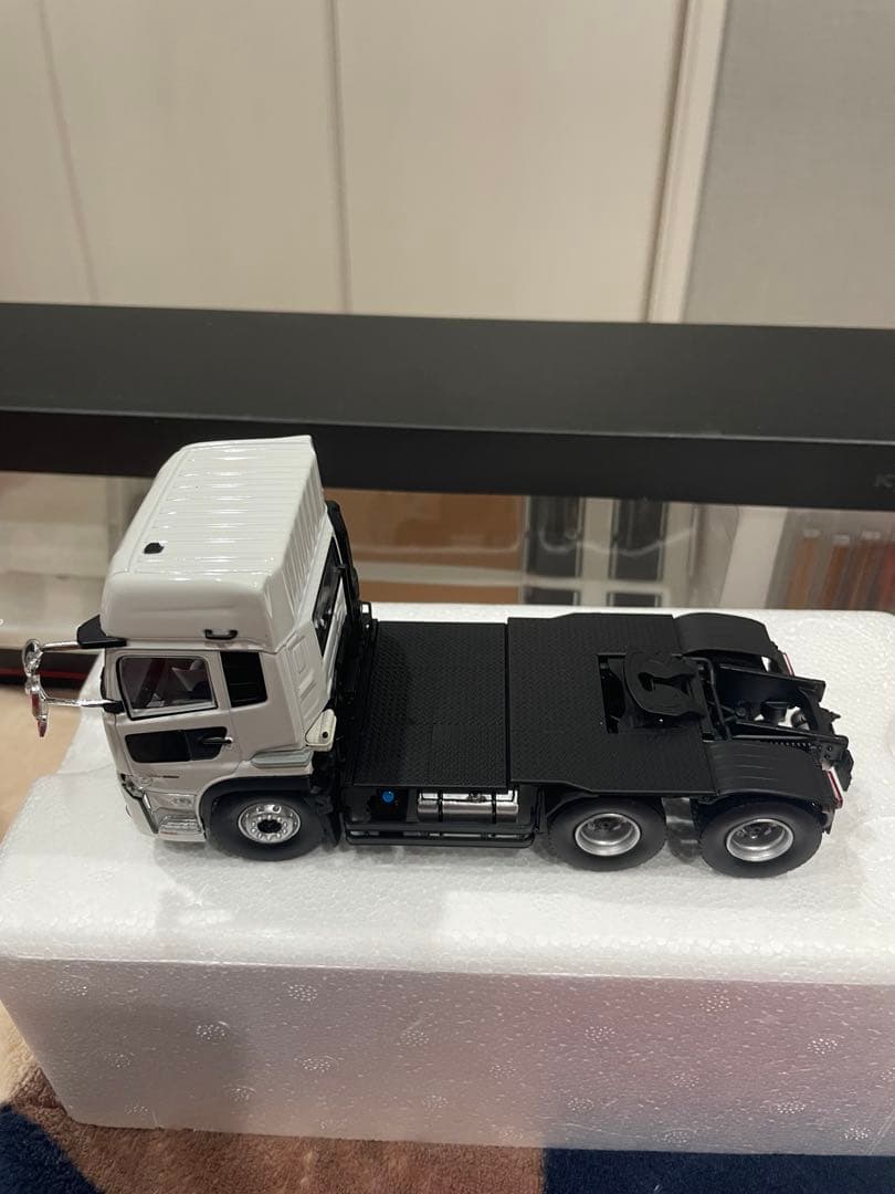 京商　1/43 UD Quon GW 6×4 重機運搬用セミトレーラ　おまけ付