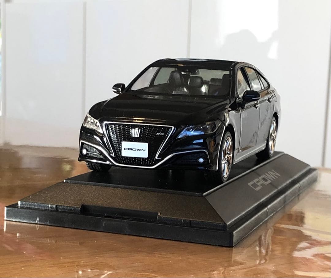 トヨタ 15代目CROWN アスリートRS カラーサンプル♪