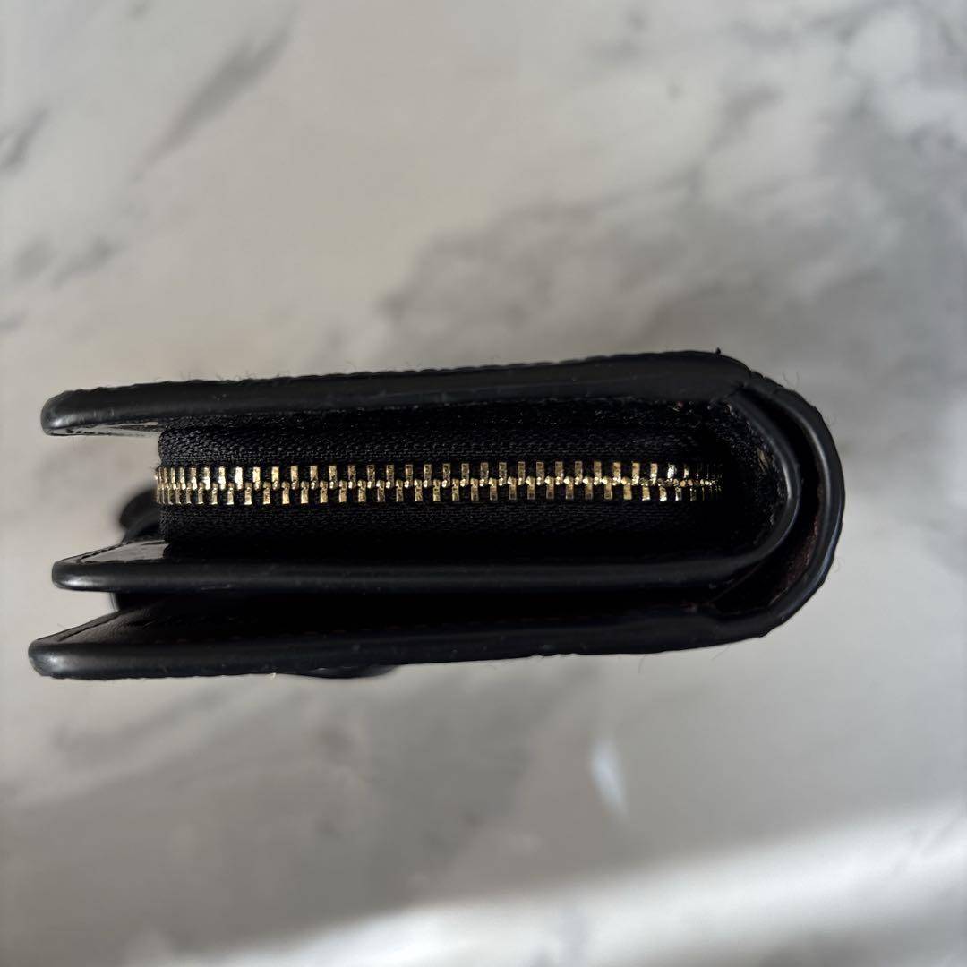【美品】COACH コーチ 折り財布シグネチャーエンボス加工パテントレザー　黒