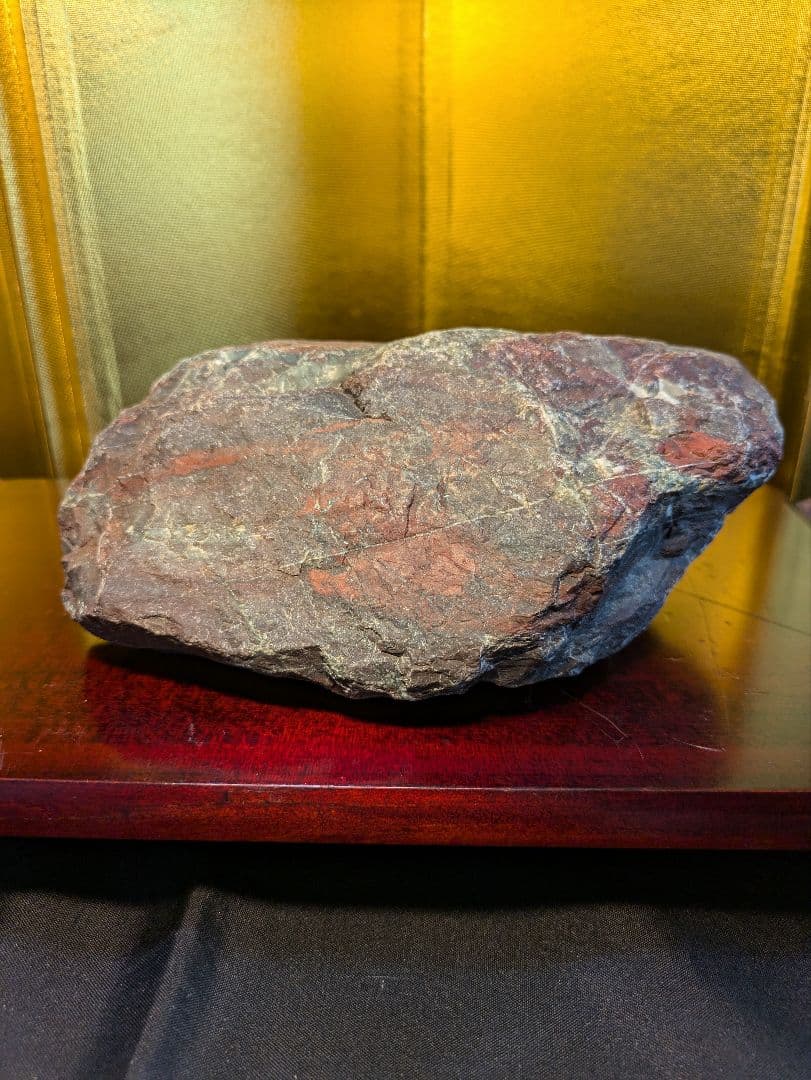 赤石 原石 1.6kg 未加工品 緑石英層入り、赤色濃淡 希少、レア品