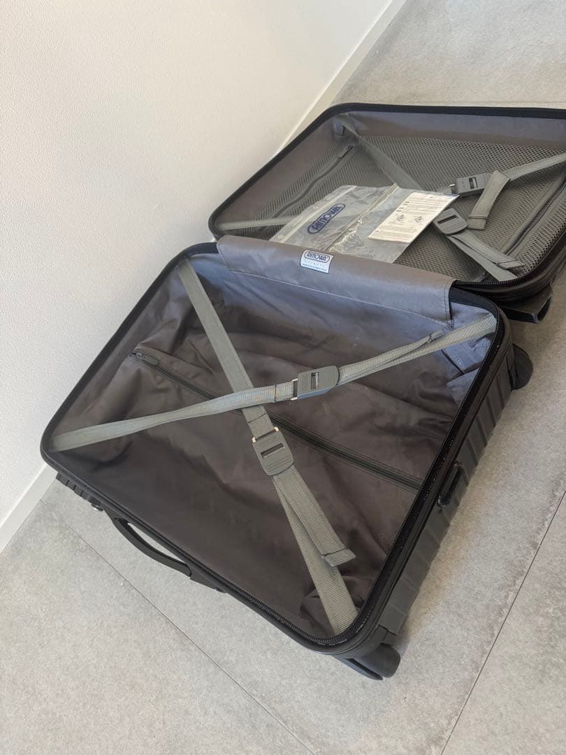 RIMOWA リモワ　キャリーケース　2輪　35L ブラック　機内持ち込み