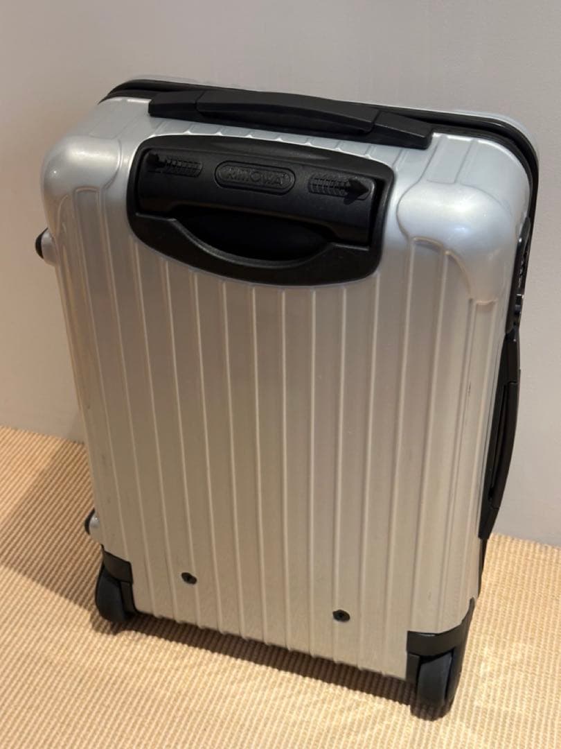 【良品】RIMOWAリモワ サルサ 32L 機内持ち込み可 2輪 ポリカ