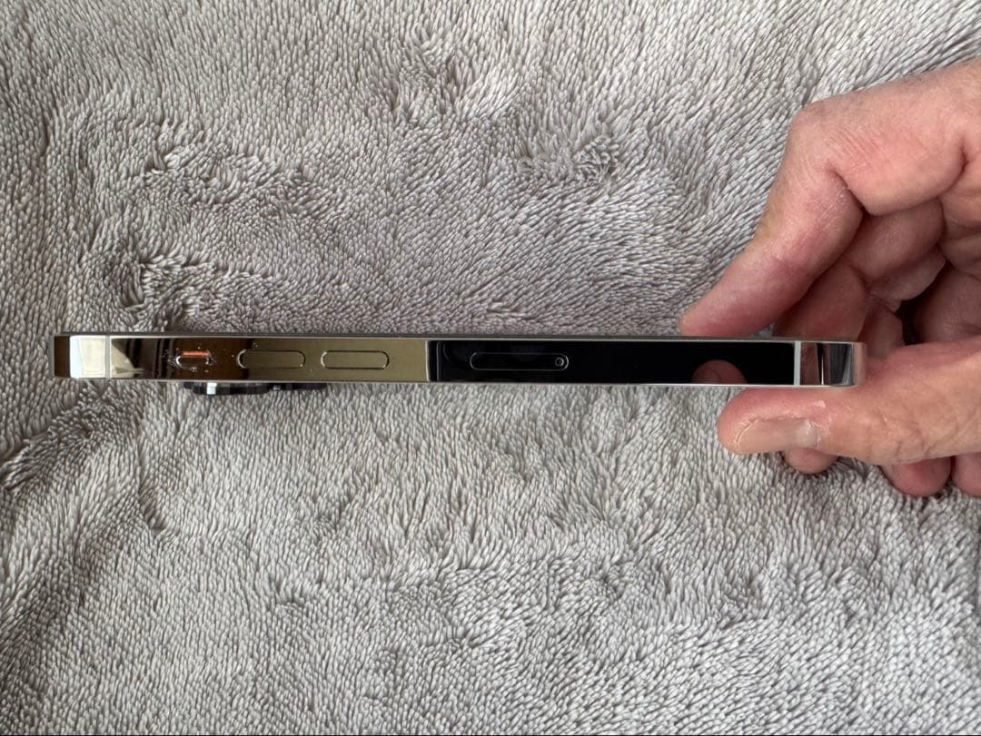 【美品】Apple iPhone 14 Pro 256GBシルバー