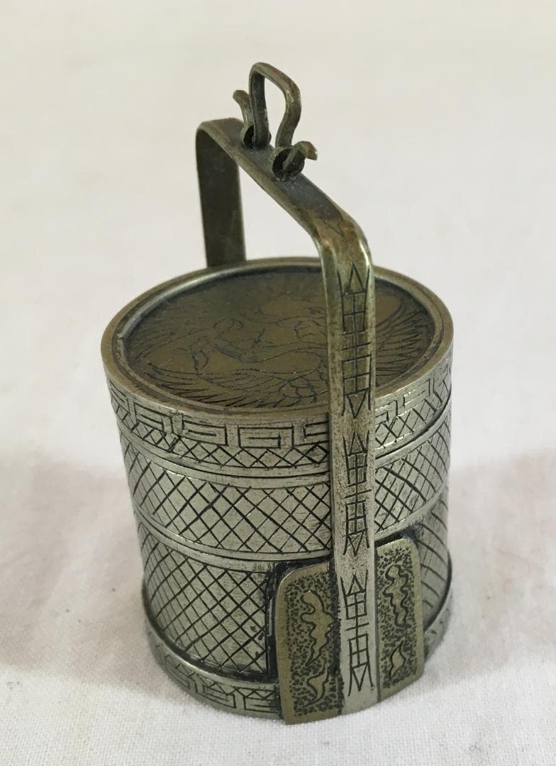 不詳の重函：[小さな三段重・金属(素材不詳)製]／おそらく中国製