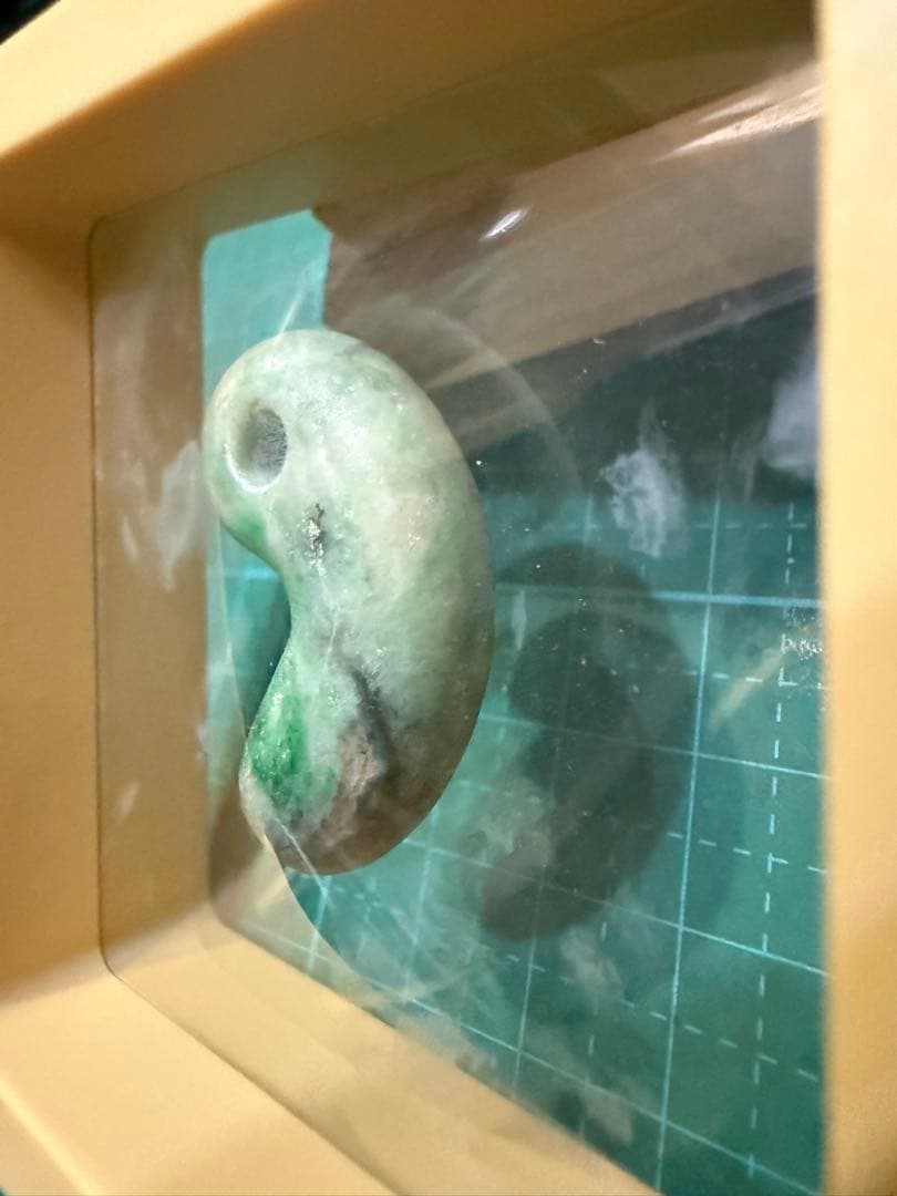 糸魚川翡翠‼️勾玉‼️ 透光性‼️８g‼️送料無料‼️破格出品‼️