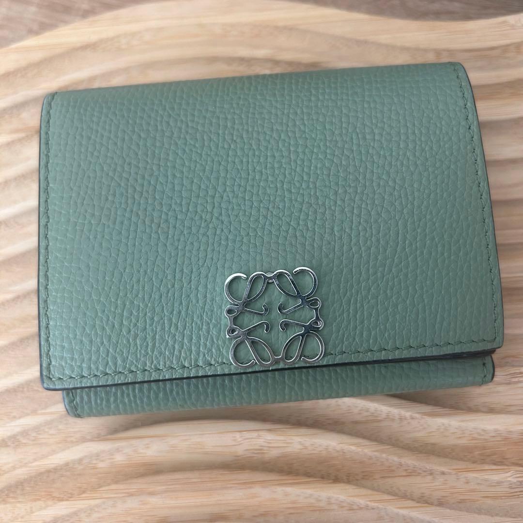 ロエベ アナグラム トライフォールド グリーン 三つ折り財布