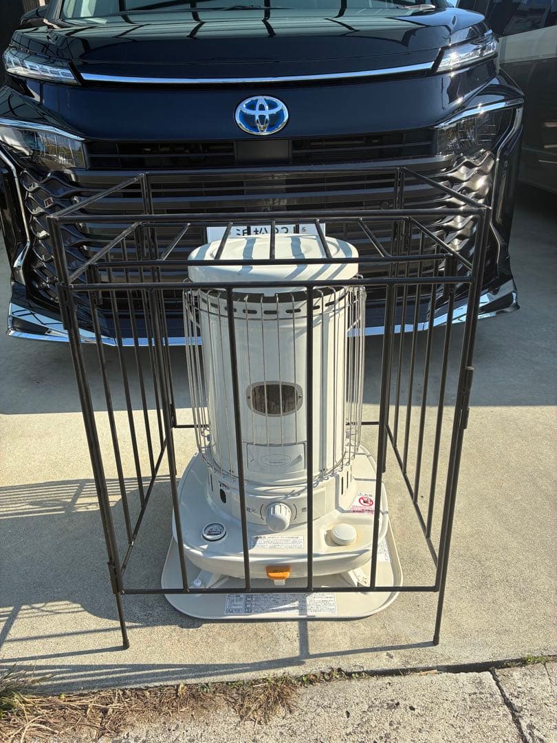 ⚠️説明読んで⚠️ホワイト石油ストーブ 手動ダイヤル式 保護柵灯油タンク付き