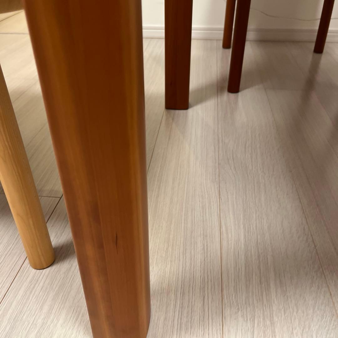 おきまりです。カグラ、ダイニングテーブル、とても綺麗、チェリー、