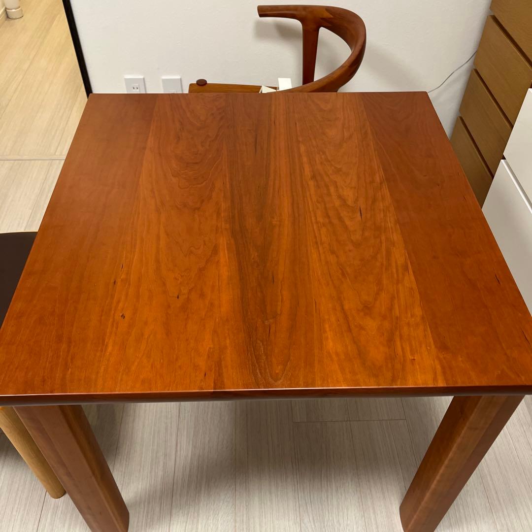 おきまりです。カグラ、ダイニングテーブル、とても綺麗、チェリー、