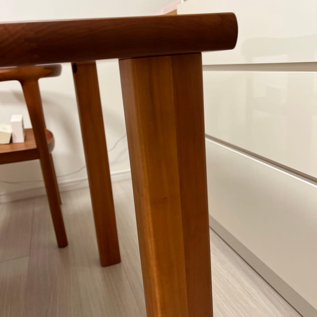 おきまりです。カグラ、ダイニングテーブル、とても綺麗、チェリー、