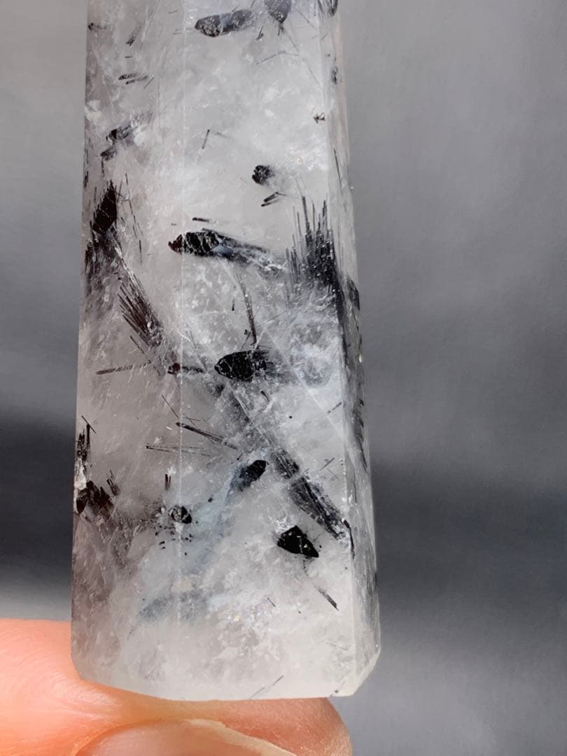 061545 天然ブラックルチルクォーツ六角柱虹入り