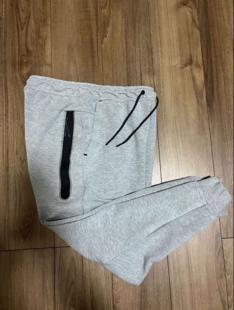 ナイキテックフリース セットアップ上下 Mサイズ グレー（内タグ付け）値下げ済み