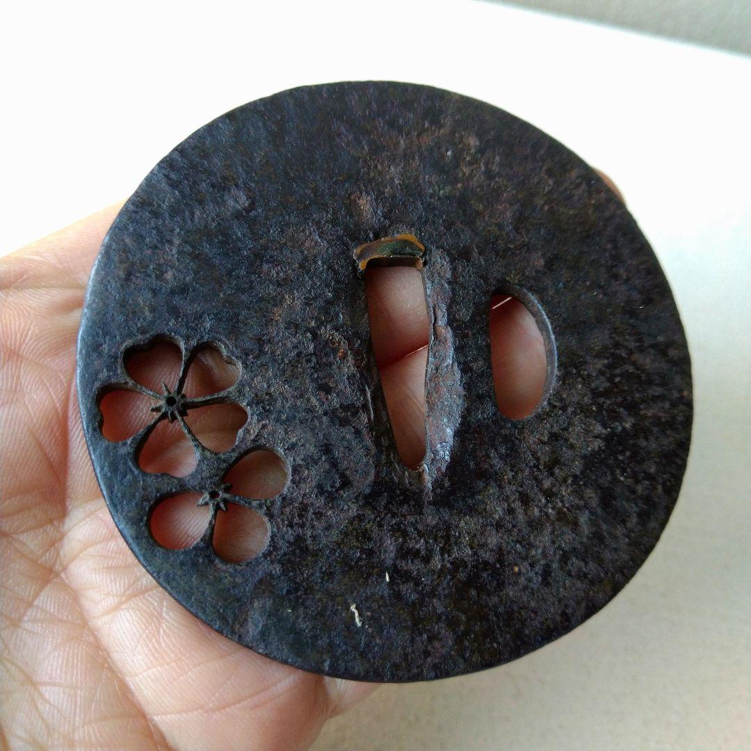 鉄製 鍔(つば) 花のデザイン