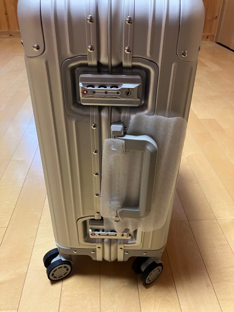 新品未使用　Mercedes-Benz シルバーキャリーケース