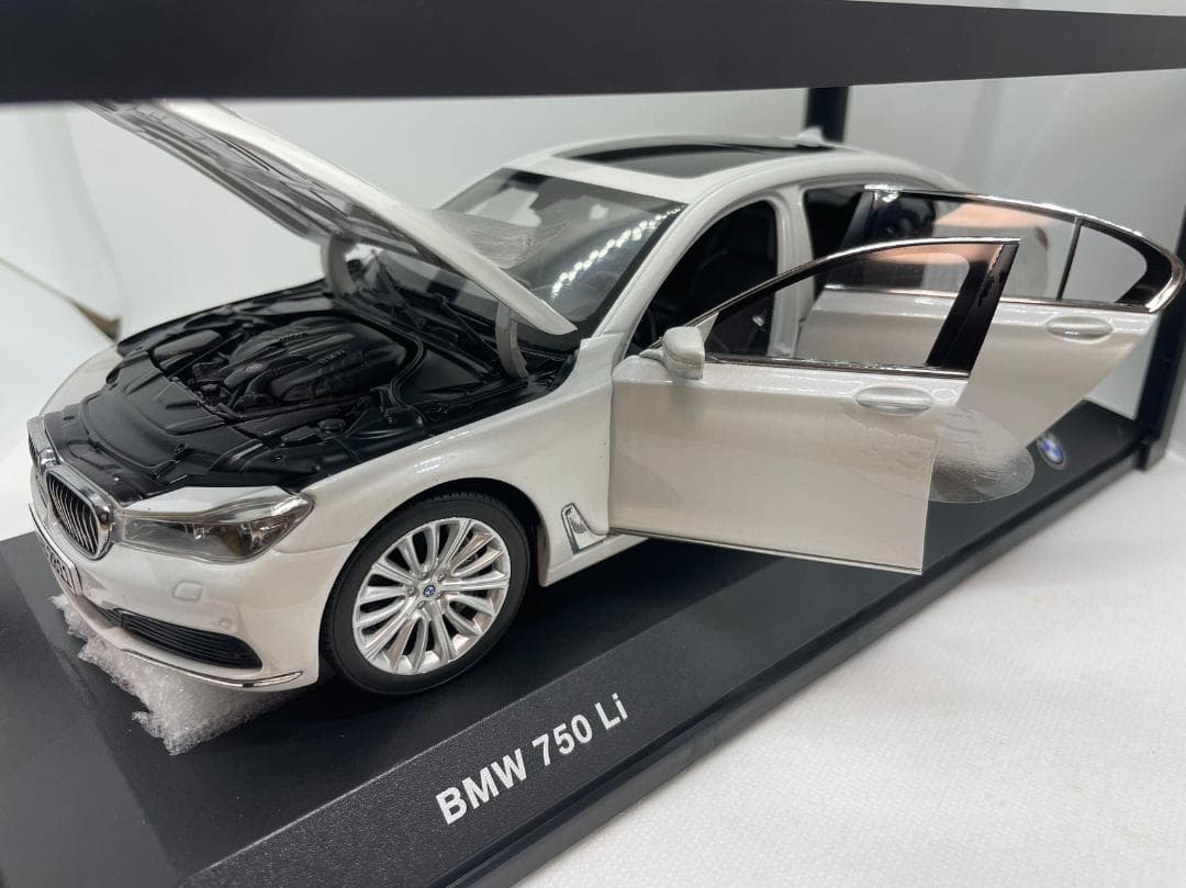 BMW特注 1/18 BMW 750Li ホワイト