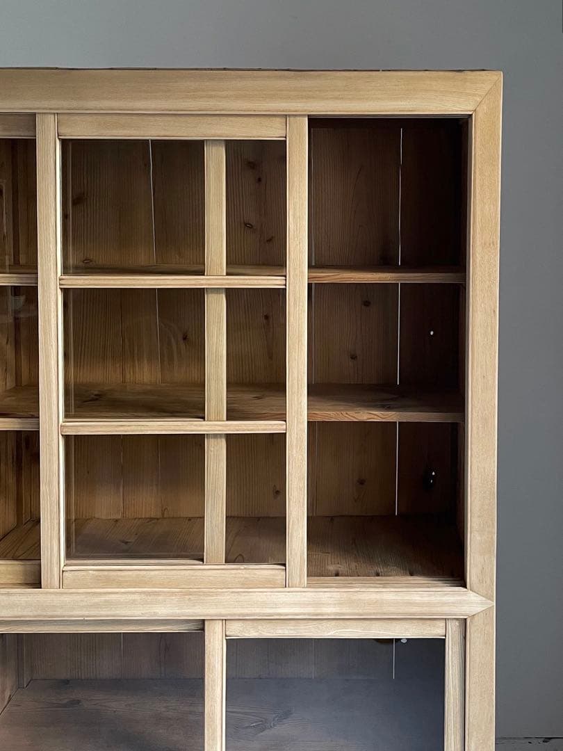 古い奥行の浅いガラス戸棚　食器棚　本棚　レトロ　水屋箪笥　古道具　アンティーク