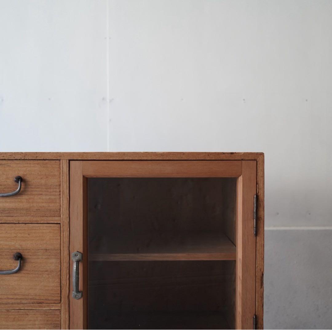 puku様　古いガラス戸棚