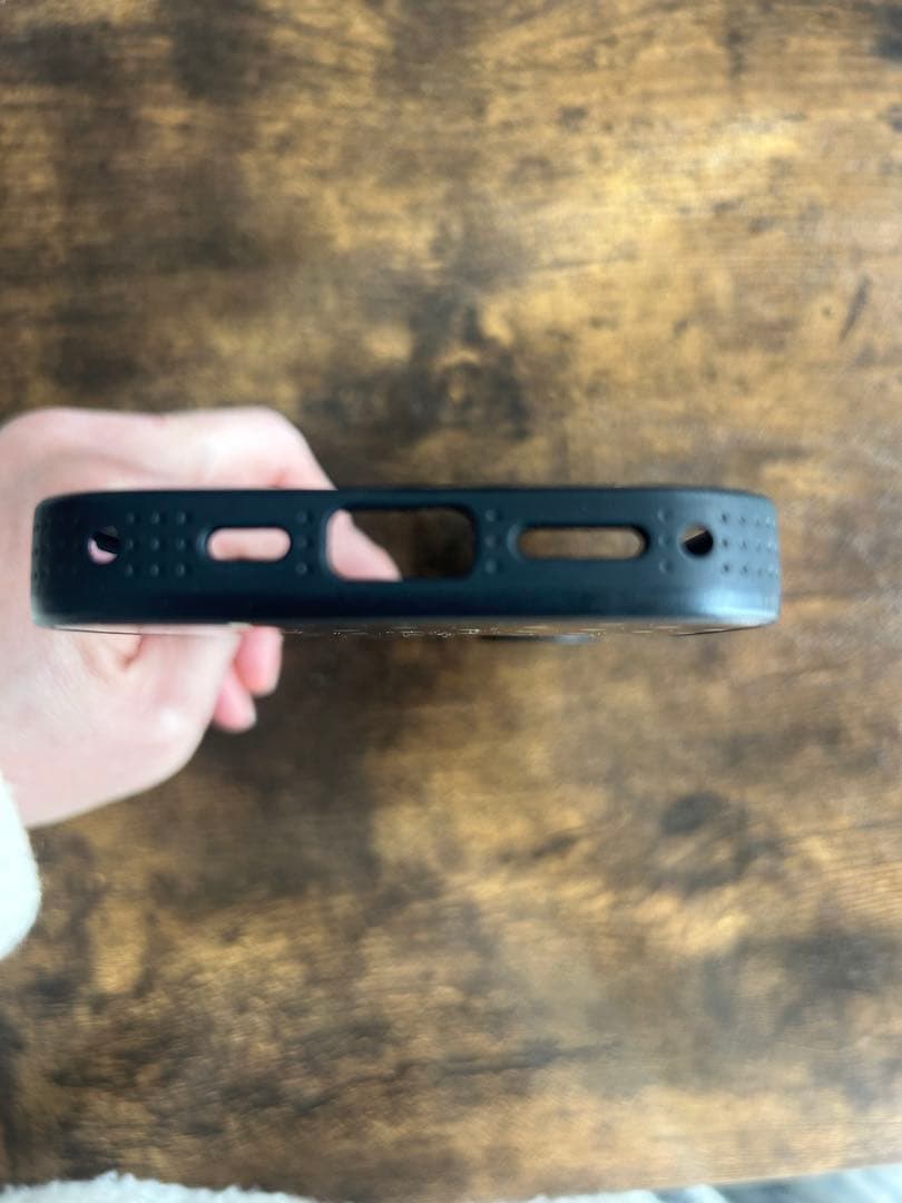 BURGA ELITE ドット柄ハードケース