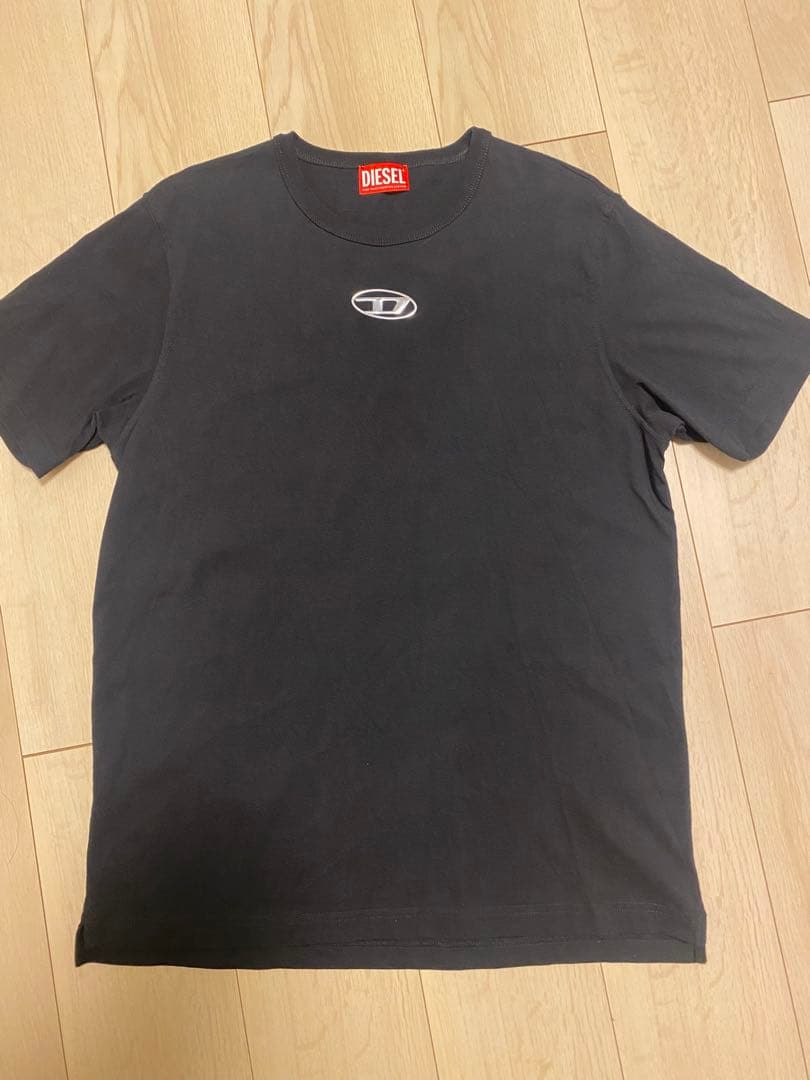 サイズS ディーゼル　DIESEL T-shirt with llic