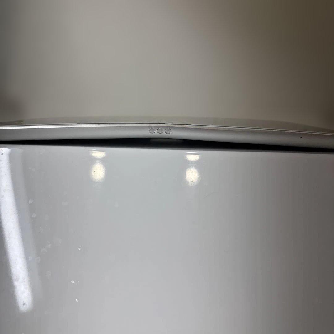 匿名発送　iPad本体 ひび割れありiPad（第8世代　変形　ジャンク品