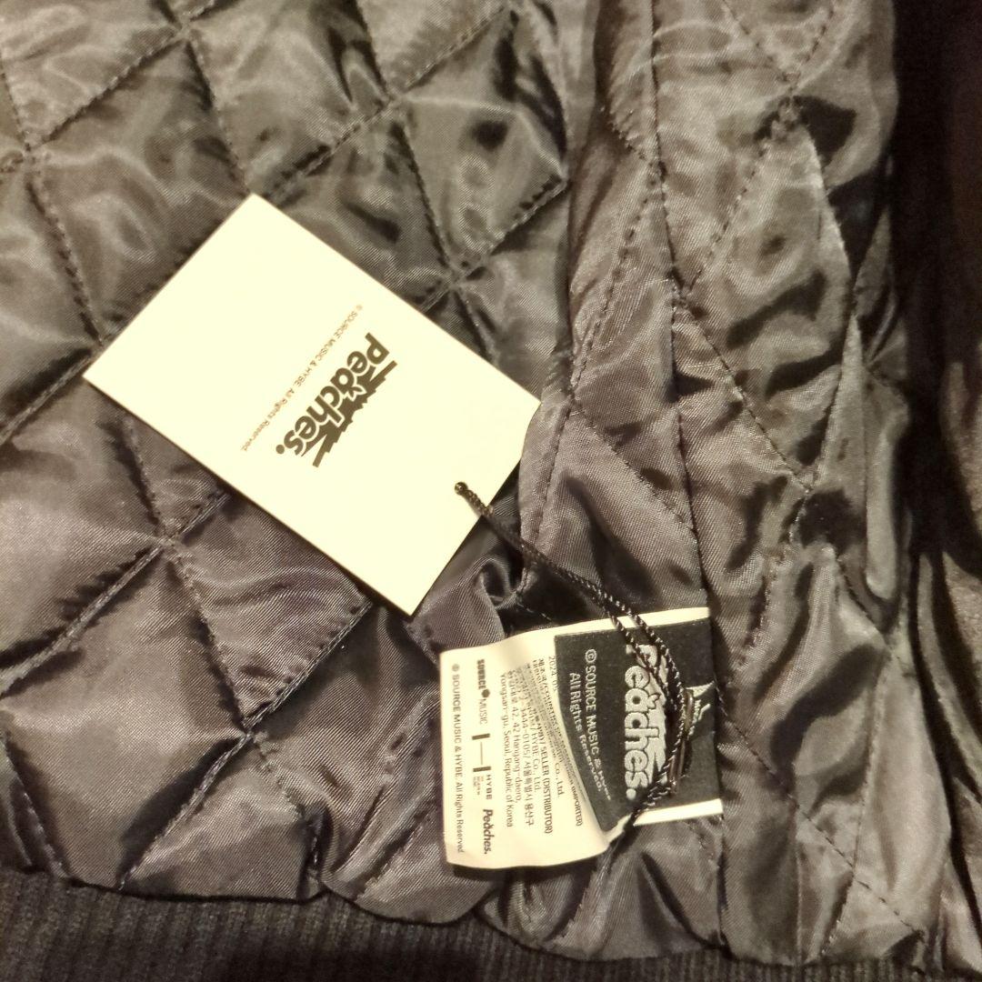 LE SSERAFIM × PEACHES VARSITY JACKET L