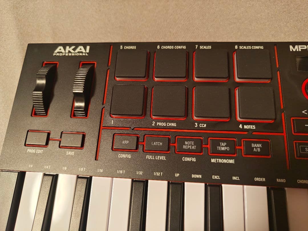 AKAI MPK mini IV MIDIキーボード