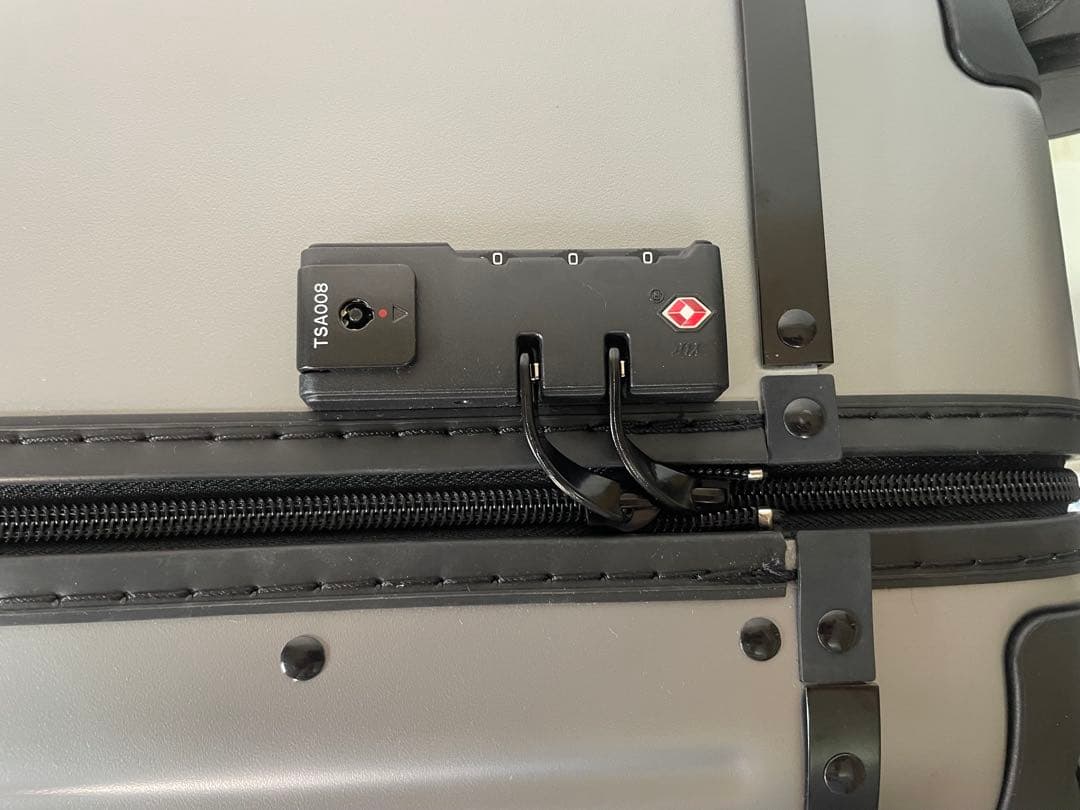 スーツケースVELO 可変式 TSAロック搭載 シルバー