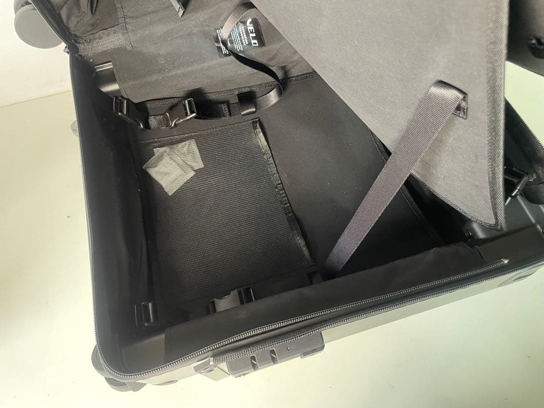 スーツケースVELO 可変式 TSAロック搭載 シルバー