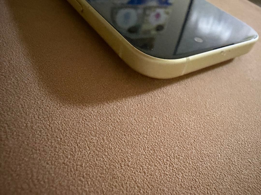 iPhone15本体　イエロー