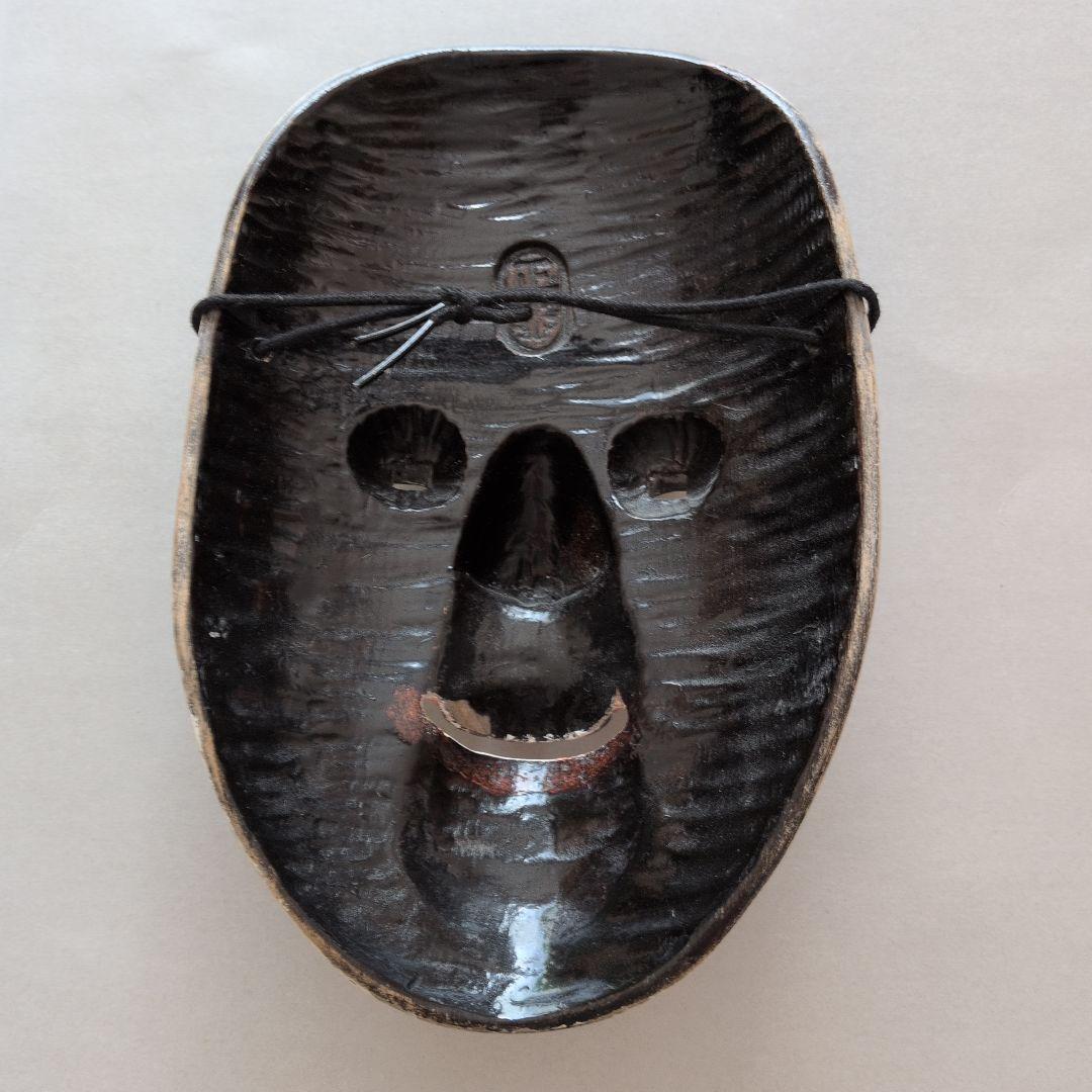 笑顔の能面（女面）