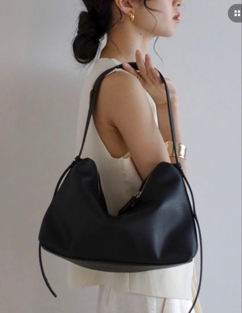 2回使用【soins】　牛革ミニマルショルダーバッグ