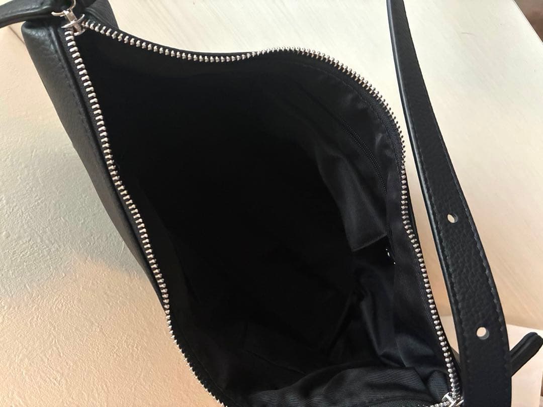 2回使用【soins】　牛革ミニマルショルダーバッグ