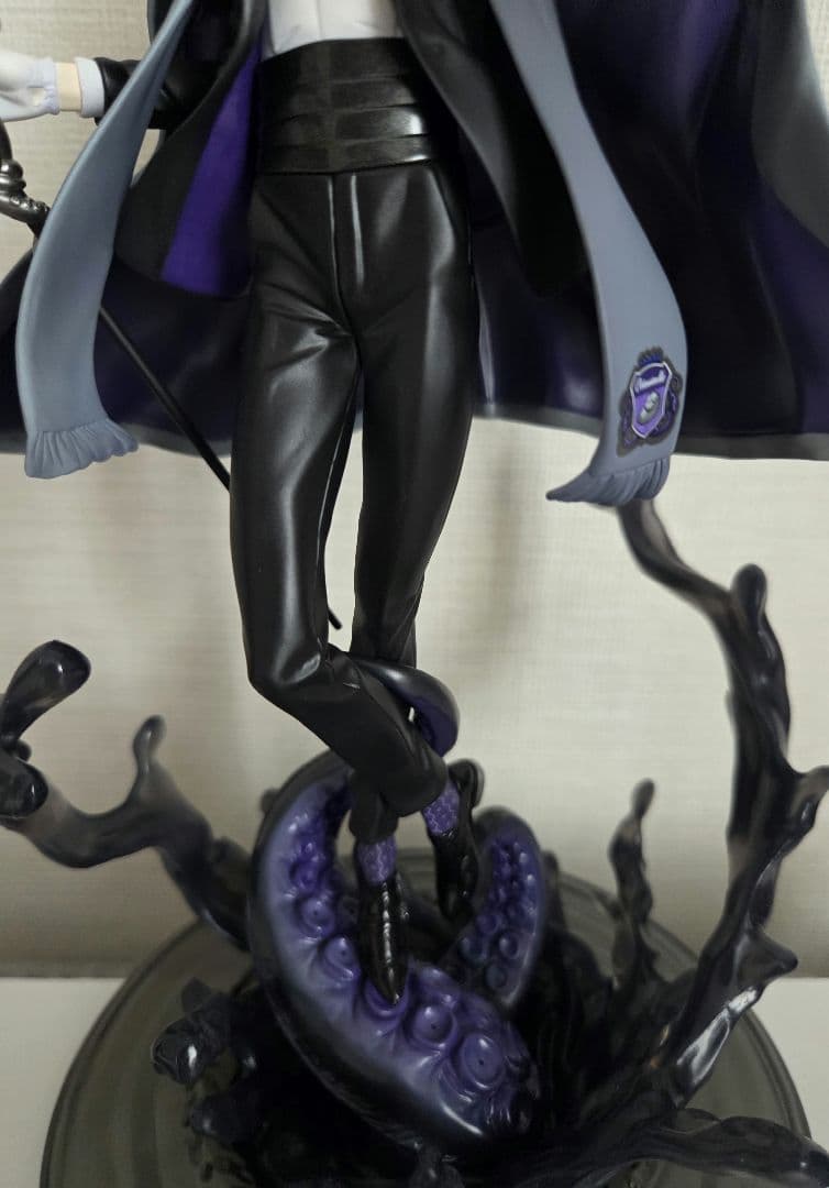 ツイステ アズール•アーシェングロット フィギュア 特典付き