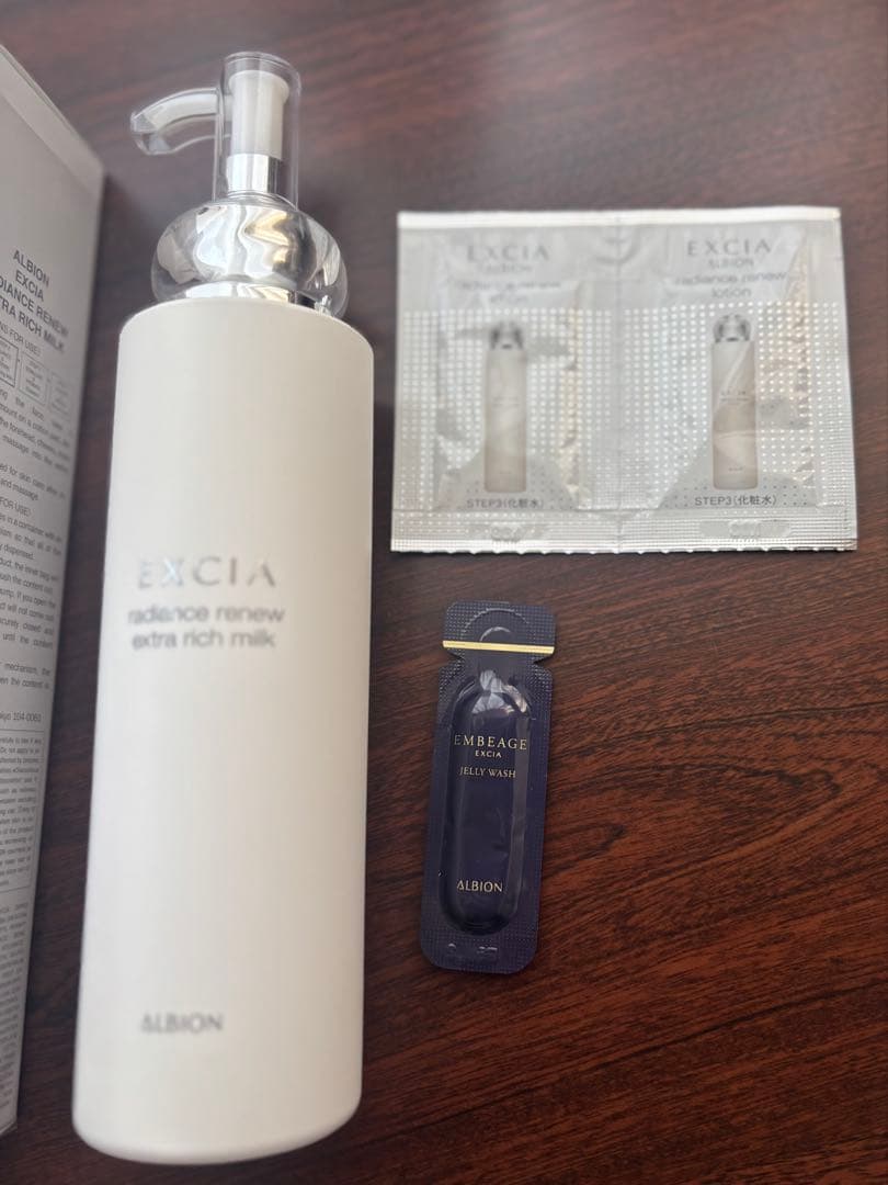 残量多 EXCIA ラディアンスリニュー エクストラリッチミルク エクシアおまけ