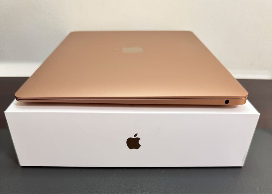 MacBook Air 2020。13インチ。500GBストレージ