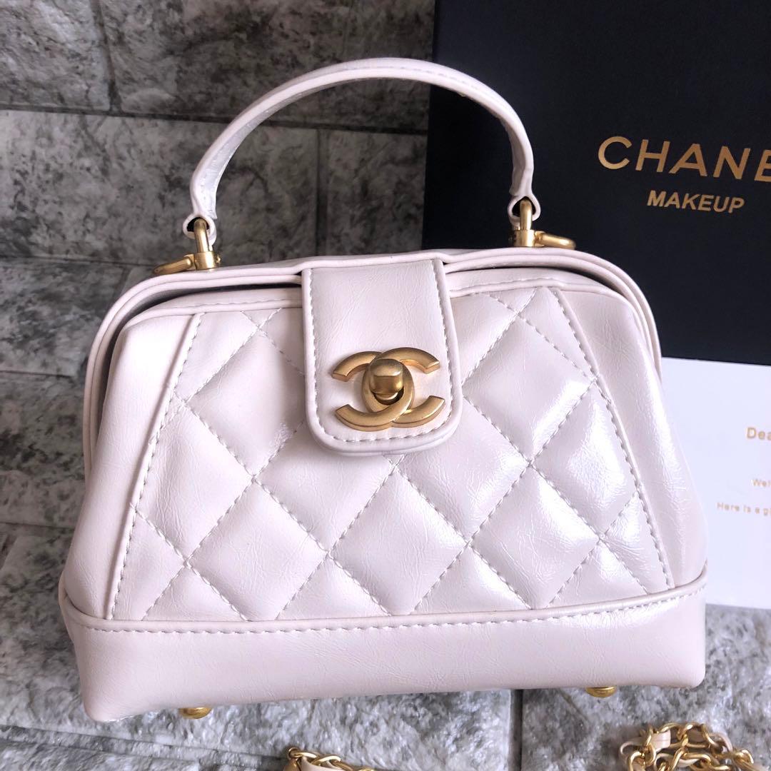 シャネル Chanel チェーン ショルダーバッグ VIP ギフト ホワイト
