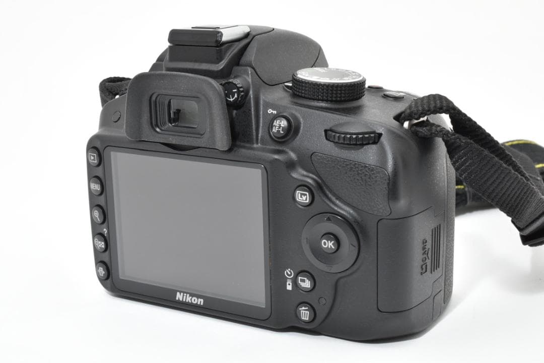 ★撮影枚数3885枚・超美品★ ニコン D3200 ボディ #20550