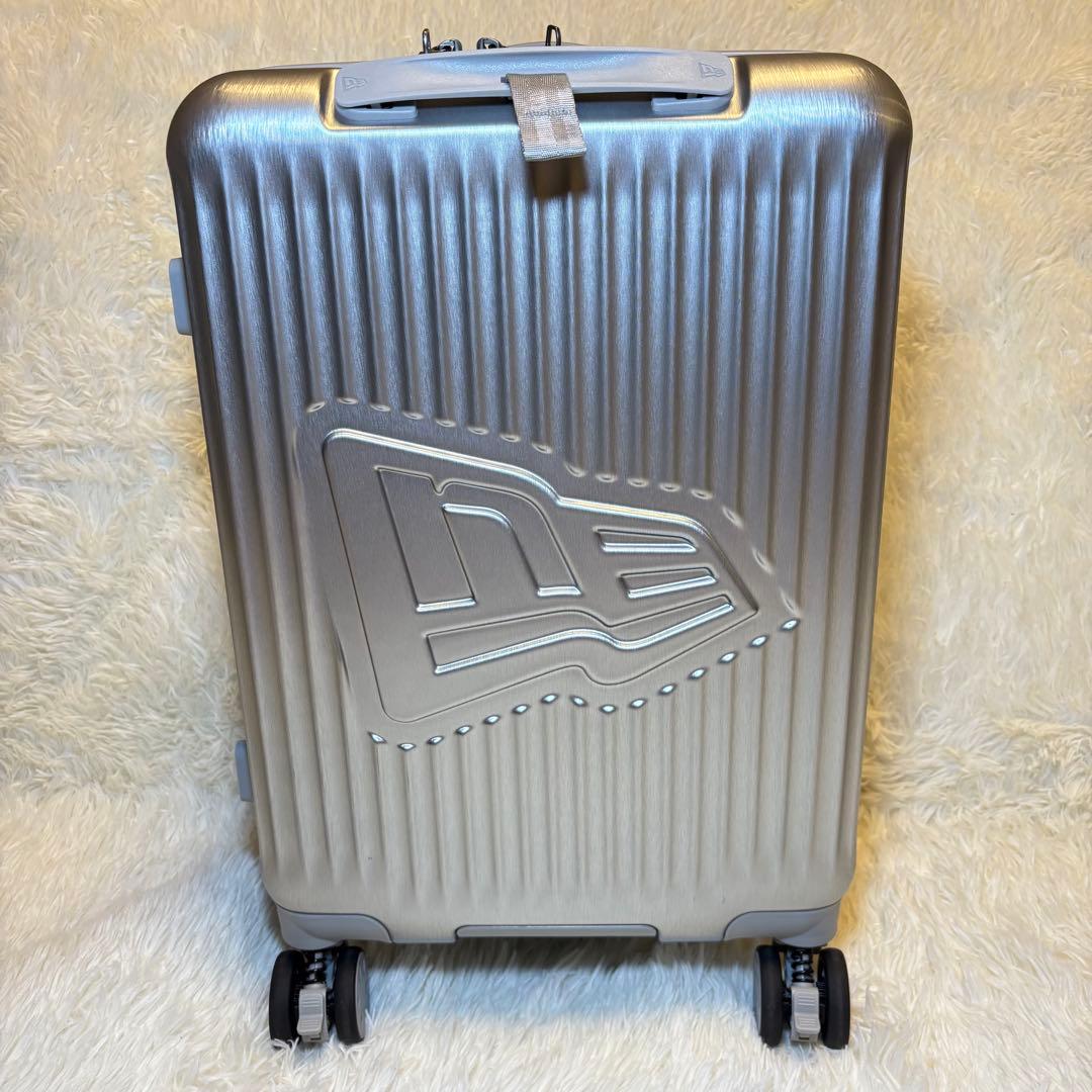バッグ NEW ERA WHEEL CARRY CASE SMALL SILVER