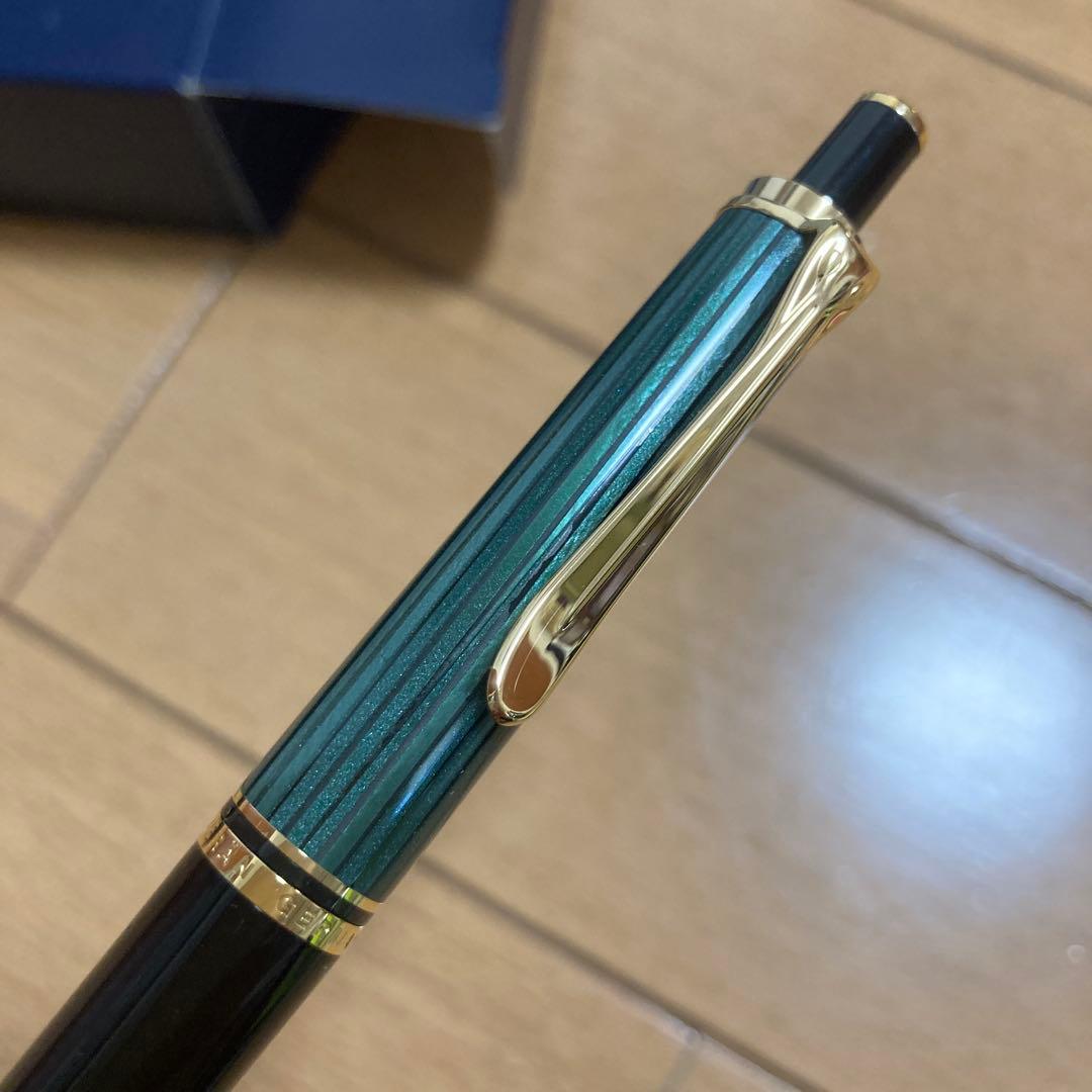 【新品未使用】ペリカン　スーべレーン　ノック式ボールペン　緑縞