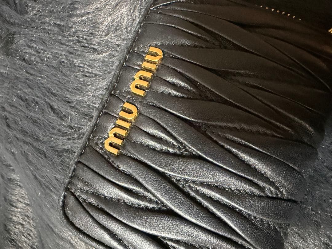 miu miu ブラックレザーケース