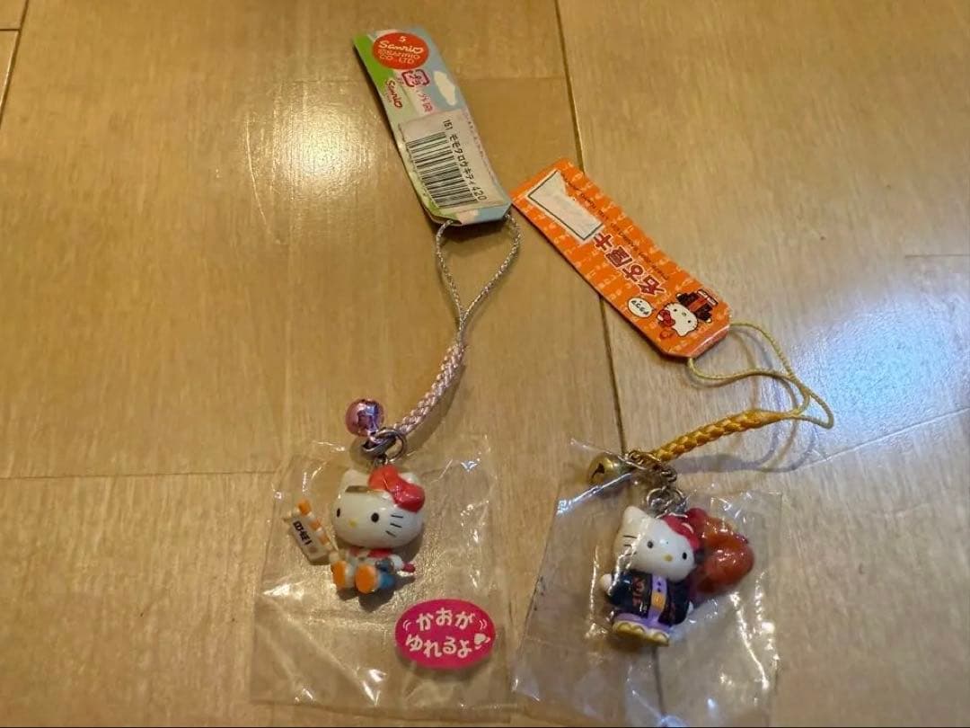 ご当地キティ 根付け ストラップ　キーホルダーまとめ売り　90個以上