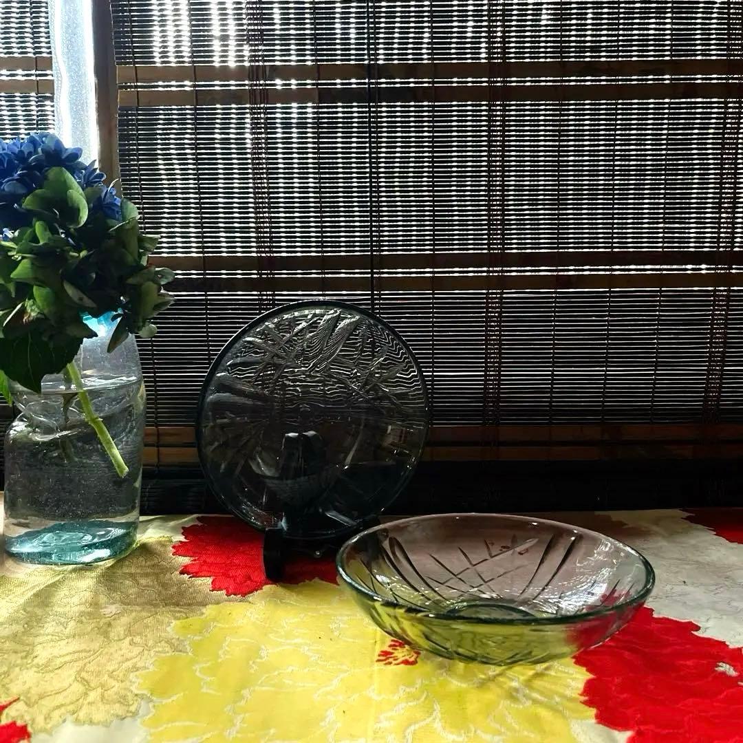 骨董　時代ガラス　希少　カーキ色　シンプルカット　平鉢　中鉢　２客　ウラン